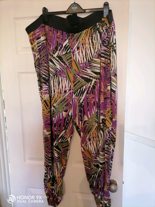 Ladies trousers size 30-32 | in Hengoed 